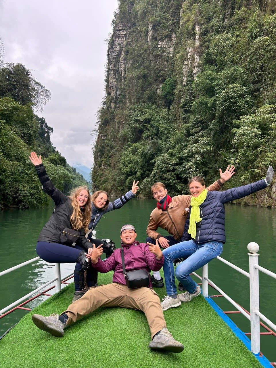 Boat Trip on Mien River with Cheers Hostel